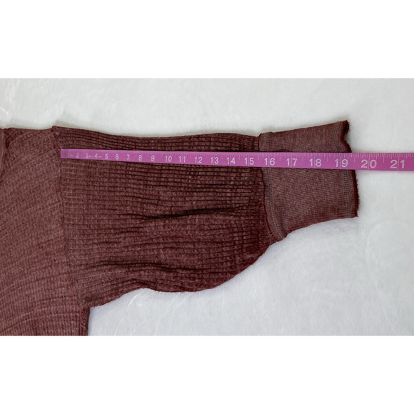 We The Free Shirt Sz Medium Oversized Waffle Knit Maroon V-Neck Long Sleeve FS - Picture 4 of 8